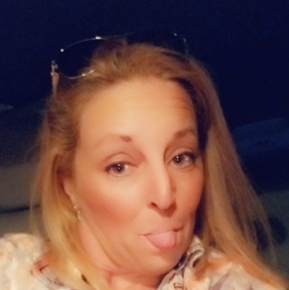 Meet your Posher, Carissa - Picture 8 of 8